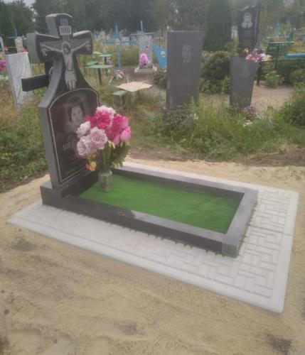 Памятник гранитный крест