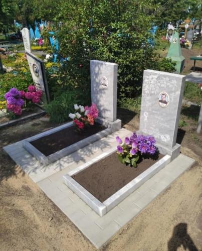 Памятники мраморные с табличкой