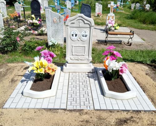Двойной памятник