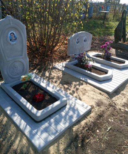 Установка памятников на плиты мощенияСемейное захоронение