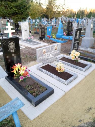 Установка мрамора на двоих и демонтаж старого захоронения на плиты мощения